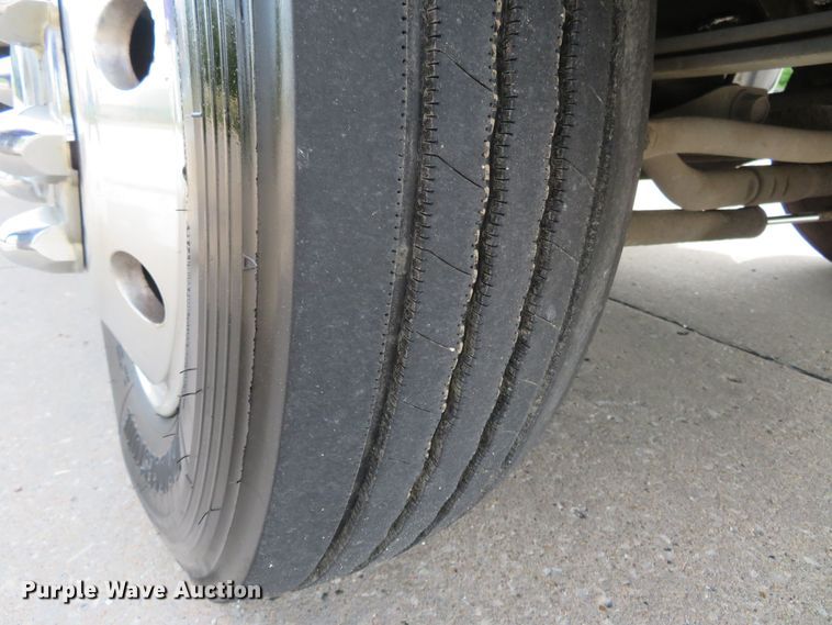 image for item DM7386 2002 Ford F550 Super Duty  utility / service truck