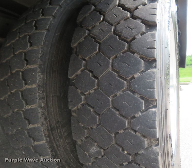 image for item DM7386 2002 Ford F550 Super Duty  utility / service truck