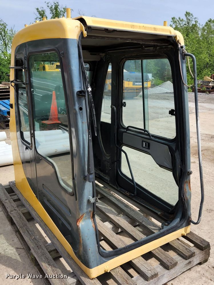 image for item DM7412 Komatsu  excavator cab