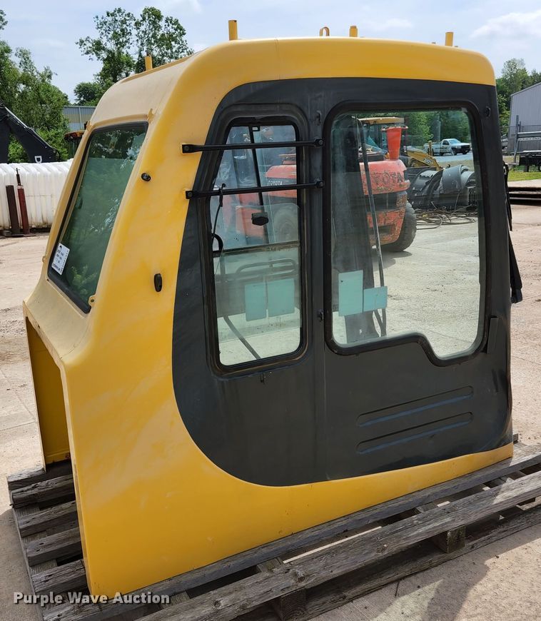 image for item DM7412 Komatsu  excavator cab
