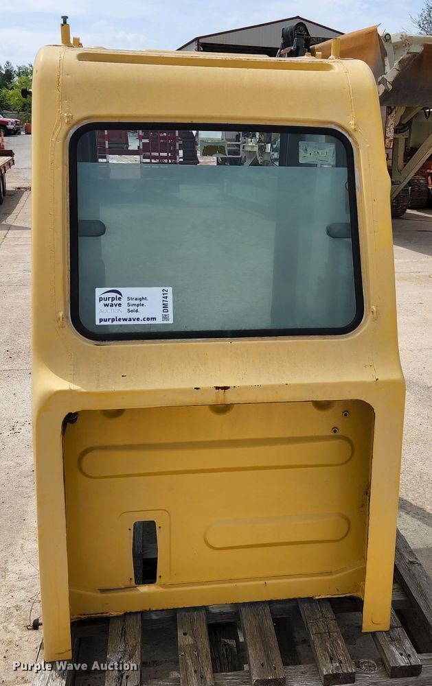 image for item DM7412 Komatsu  excavator cab