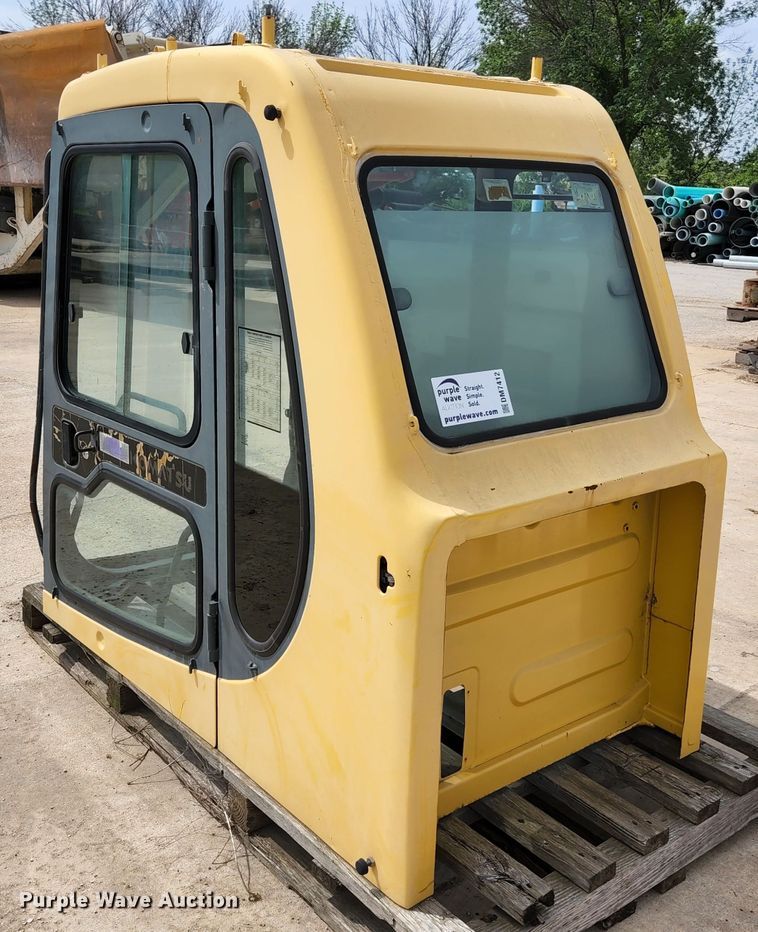 image for item DM7412 Komatsu  excavator cab