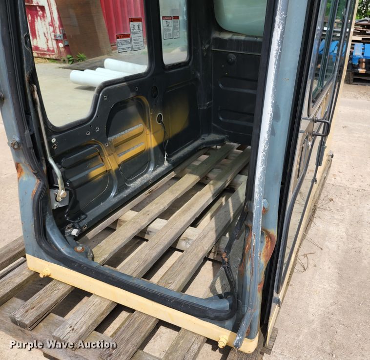 image for item DM7412 Komatsu  excavator cab