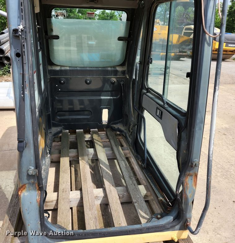 image for item DM7412 Komatsu  excavator cab