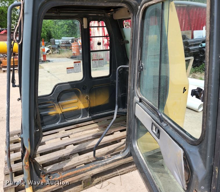 image for item DM7412 Komatsu  excavator cab