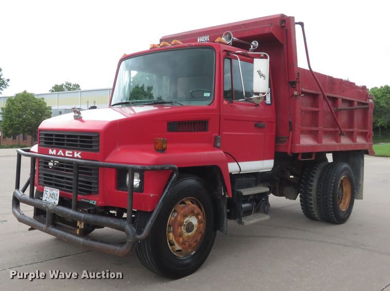 image for item DM7417 1994 Mack CS200P  dump truck