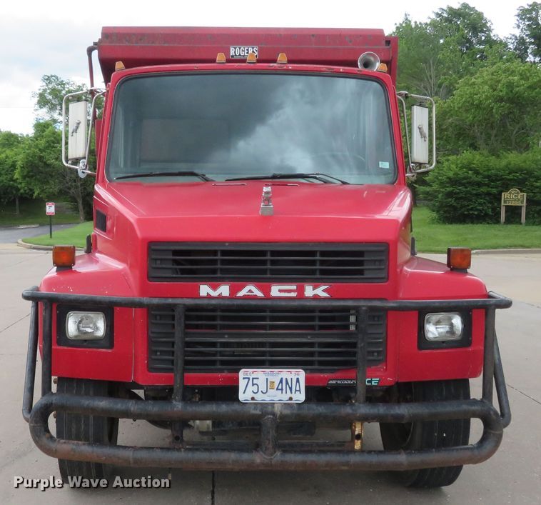 image for item DM7417 1994 Mack CS200P  dump truck
