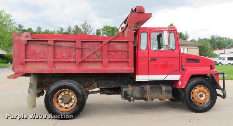 image for item DM7417 1994 Mack CS200P  dump truck
