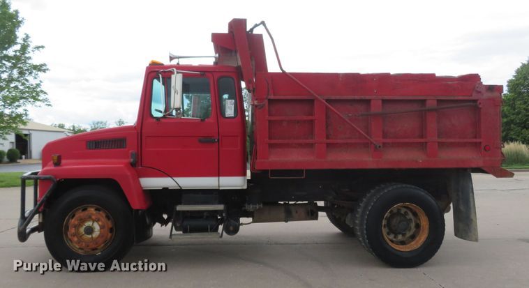image for item DM7417 1994 Mack CS200P  dump truck