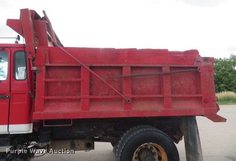 image for item DM7417 1994 Mack CS200P  dump truck