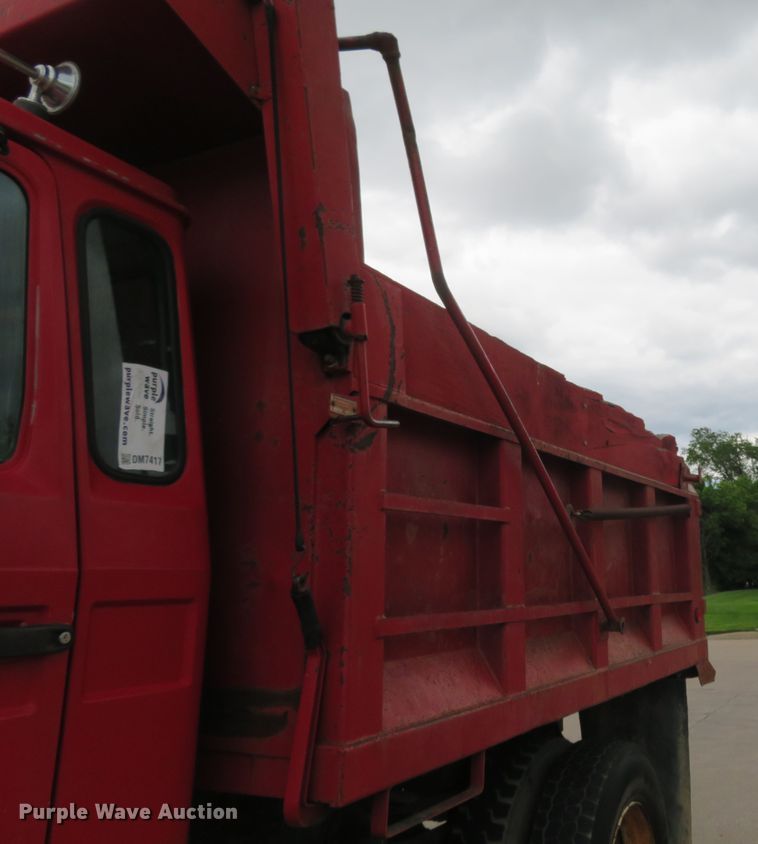 image for item DM7417 1994 Mack CS200P  dump truck