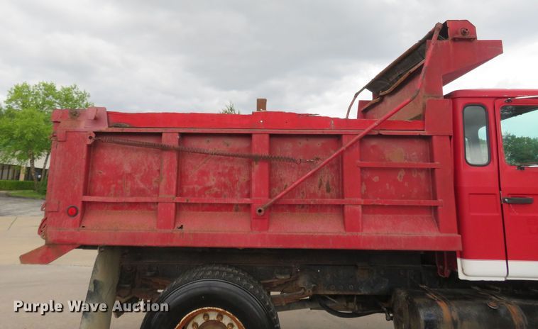 image for item DM7417 1994 Mack CS200P  dump truck