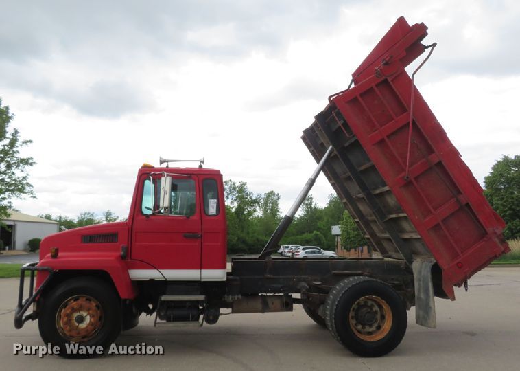 image for item DM7417 1994 Mack CS200P  dump truck