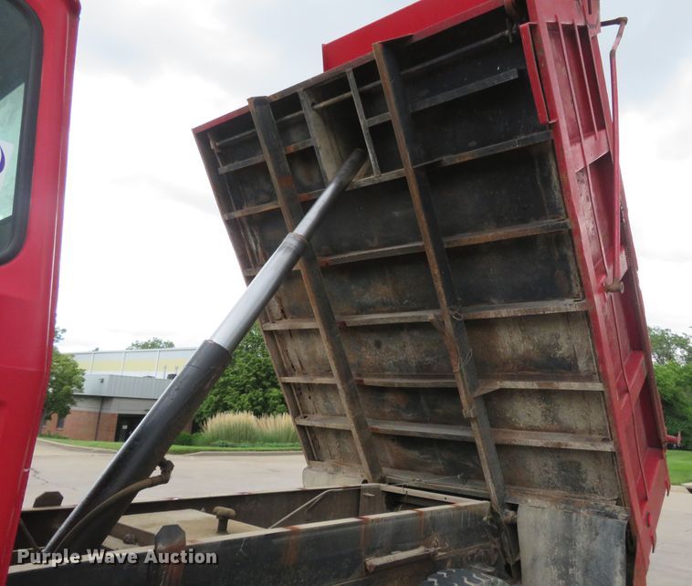 image for item DM7417 1994 Mack CS200P  dump truck