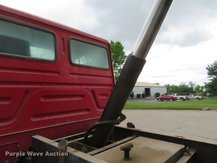 image for item DM7417 1994 Mack CS200P  dump truck