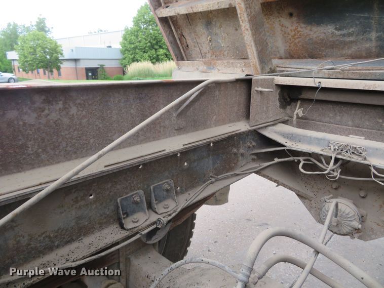 image for item DM7417 1994 Mack CS200P  dump truck