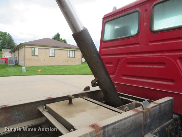 image for item DM7417 1994 Mack CS200P  dump truck