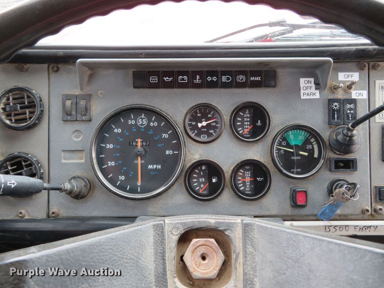 image for item DM7417 1994 Mack CS200P  dump truck