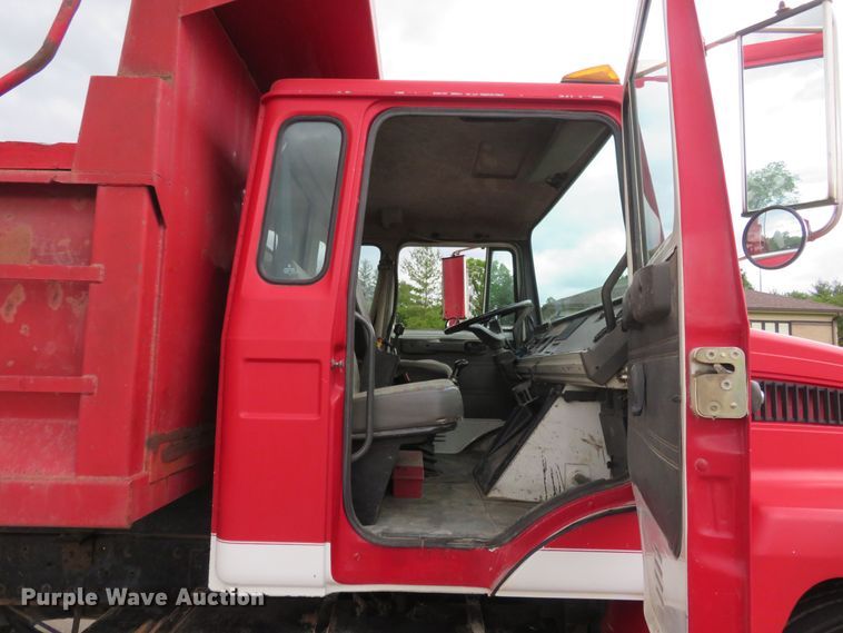 image for item DM7417 1994 Mack CS200P  dump truck