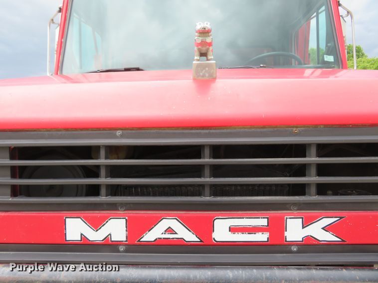 image for item DM7417 1994 Mack CS200P  dump truck