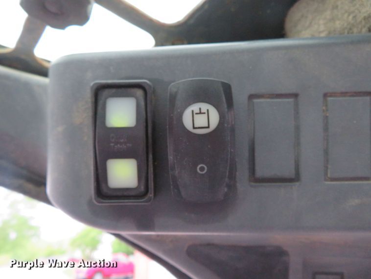 image for item DM7442 2010 John Deere 319D  tracked skid steer loader