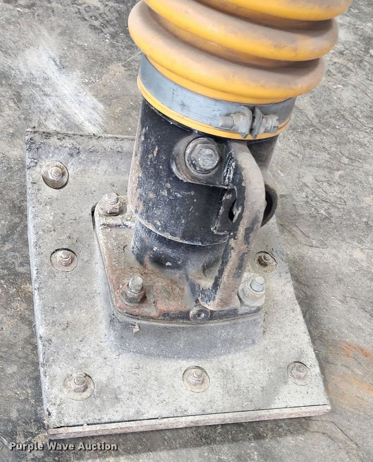 image for item DM7450 1998 Bomag BT60  plate compactor