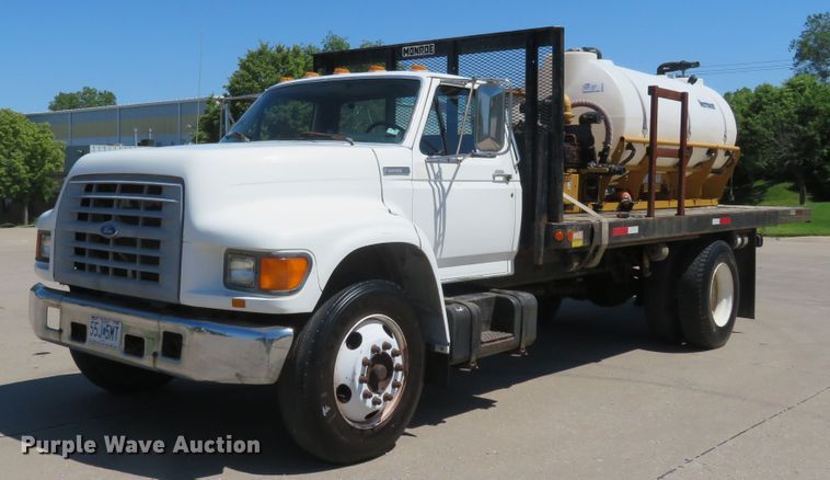 image for item DM7460 1997 Ford F800  flatbed truck