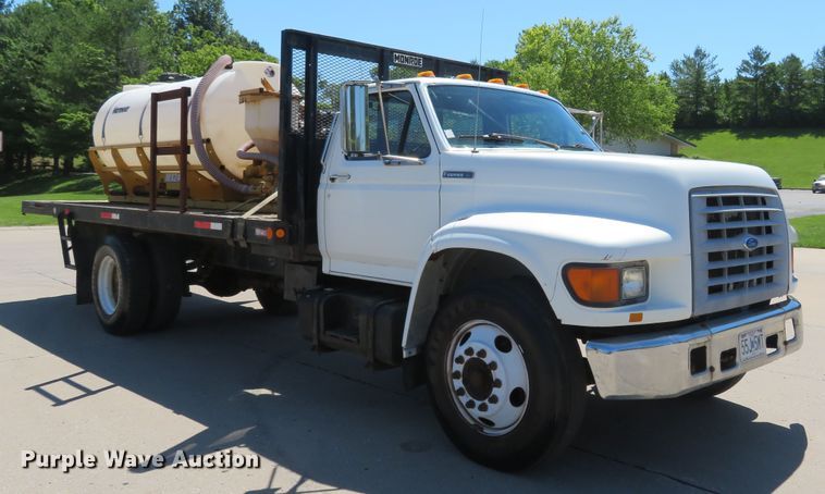 image for item DM7460 1997 Ford F800  flatbed truck