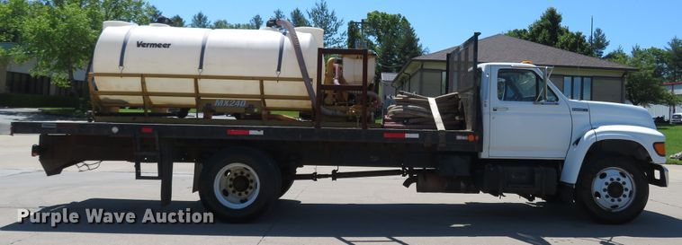 image for item DM7460 1997 Ford F800  flatbed truck