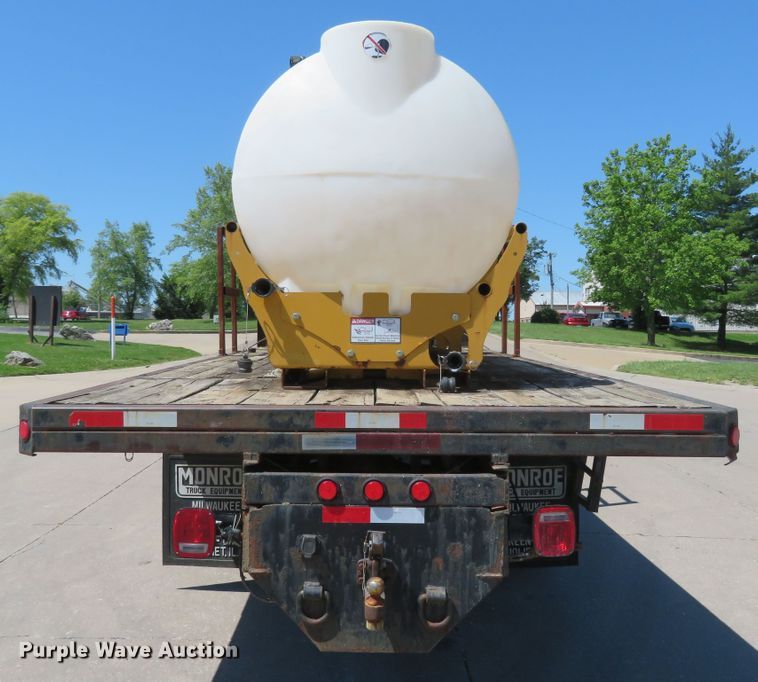 image for item DM7460 1997 Ford F800  flatbed truck