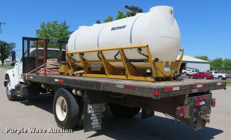 image for item DM7460 1997 Ford F800  flatbed truck