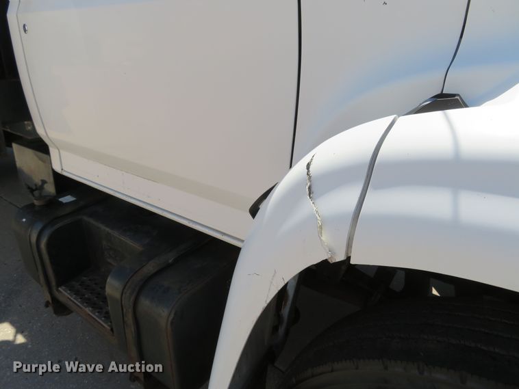 image for item DM7460 1997 Ford F800  flatbed truck