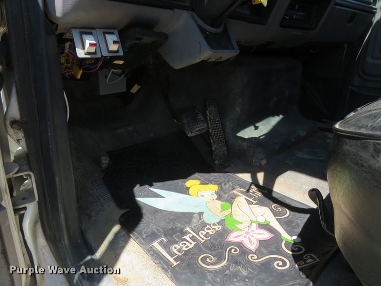 image for item DM7460 1997 Ford F800  flatbed truck