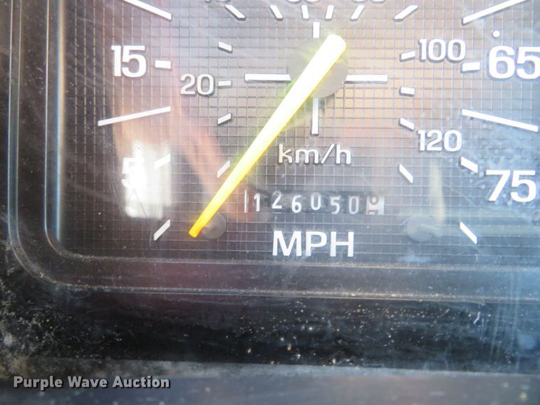 image for item DM7460 1997 Ford F800  flatbed truck