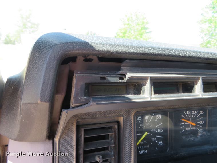 image for item DM7460 1997 Ford F800  flatbed truck