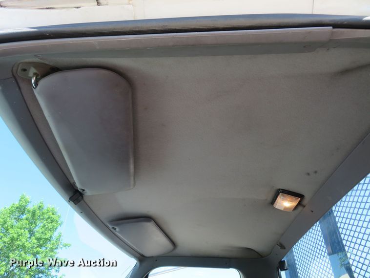 image for item DM7460 1997 Ford F800  flatbed truck