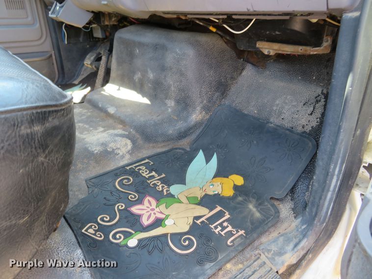 image for item DM7460 1997 Ford F800  flatbed truck