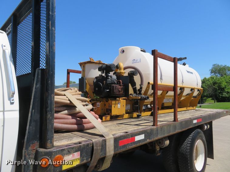 image for item DM7460 1997 Ford F800  flatbed truck