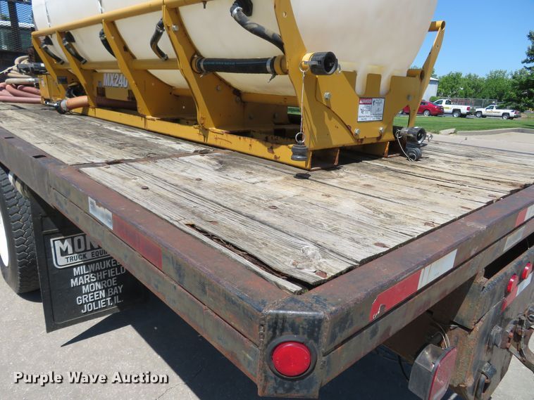 image for item DM7460 1997 Ford F800  flatbed truck