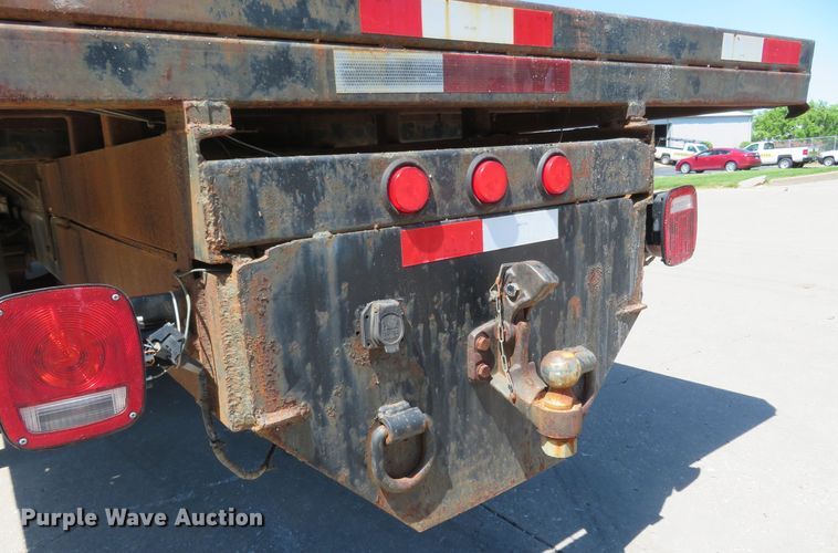 image for item DM7460 1997 Ford F800  flatbed truck