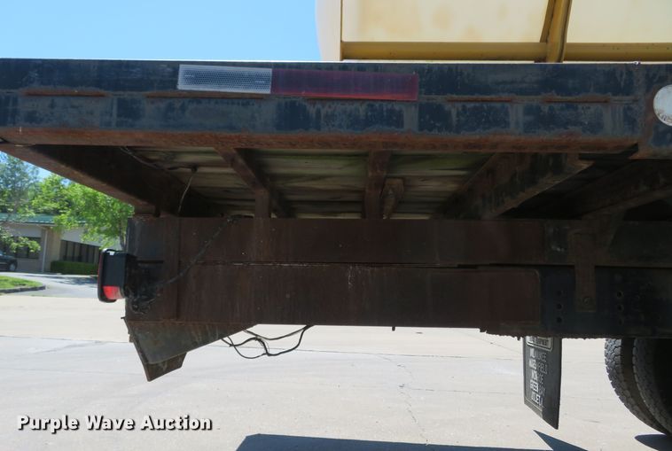 image for item DM7460 1997 Ford F800  flatbed truck