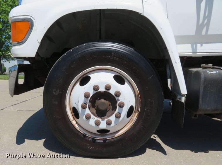 image for item DM7460 1997 Ford F800  flatbed truck