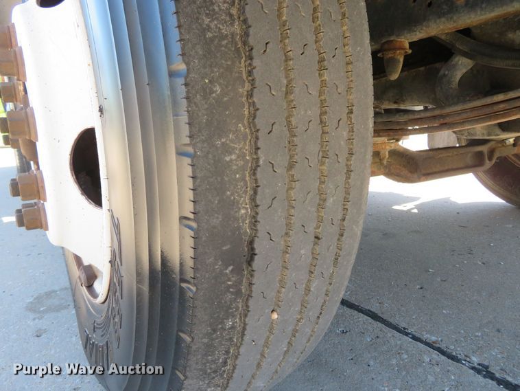 image for item DM7460 1997 Ford F800  flatbed truck