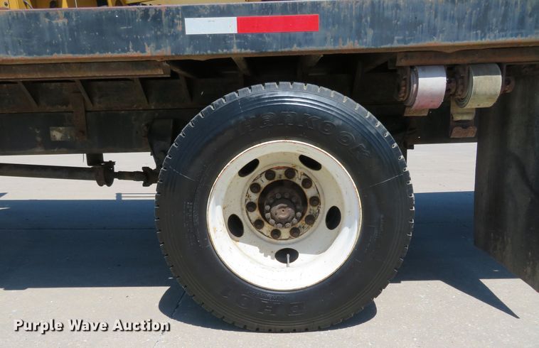 image for item DM7460 1997 Ford F800  flatbed truck