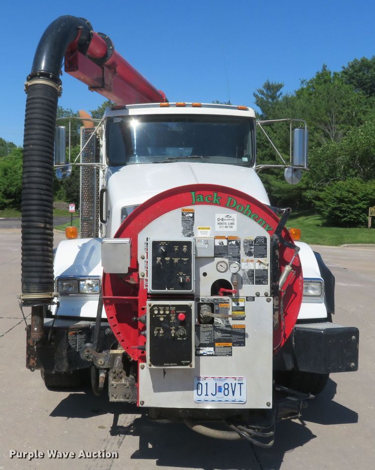 image for item DM7463 2011 Kenworth T800  sewer jetter truck