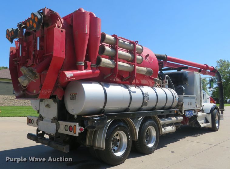 image for item DM7463 2011 Kenworth T800  sewer jetter truck