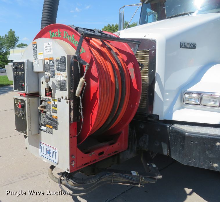 image for item DM7463 2011 Kenworth T800  sewer jetter truck