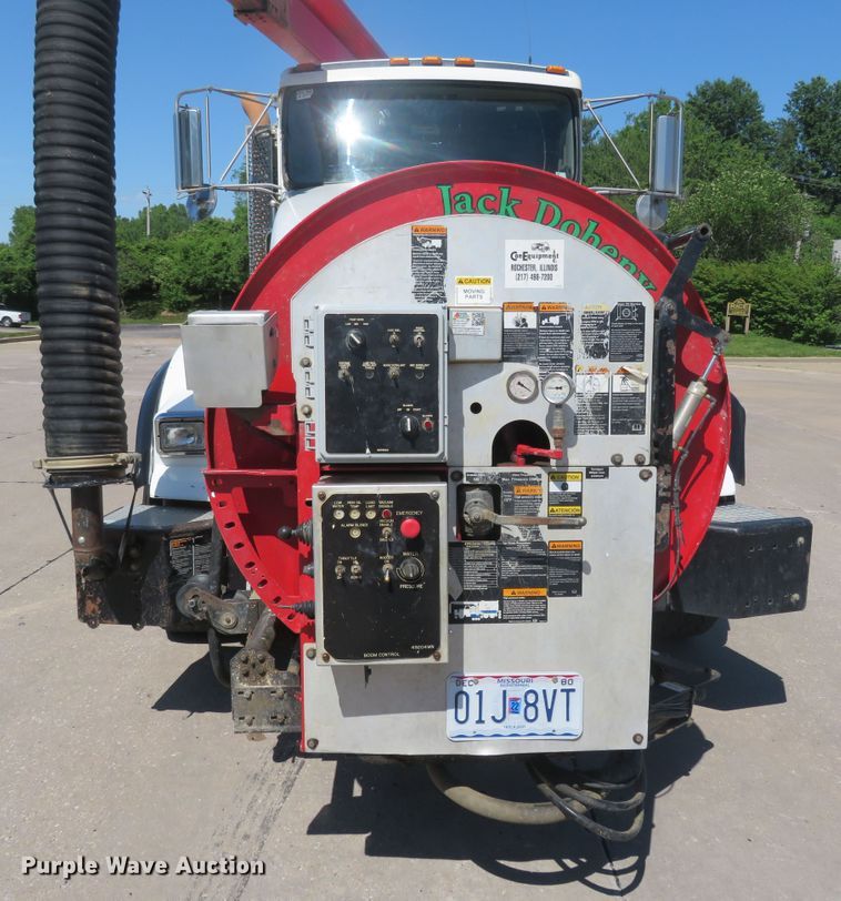 image for item DM7463 2011 Kenworth T800  sewer jetter truck