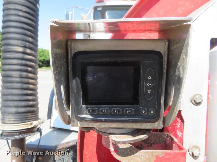 image for item DM7463 2011 Kenworth T800  sewer jetter truck