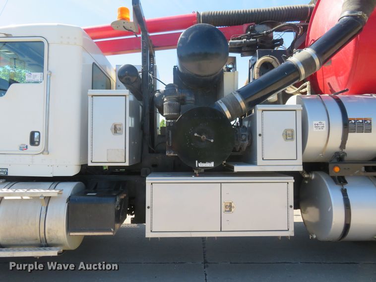 image for item DM7463 2011 Kenworth T800  sewer jetter truck